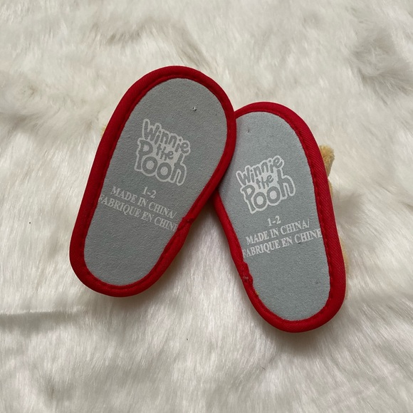 Winnie the pooh slippers - Picture 2 of 2